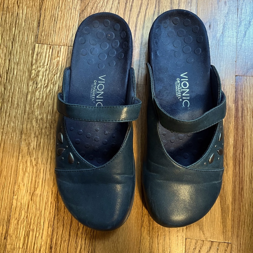 Navy Vionic Kristen shoes. Women’s size 10